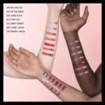 ⁦ماكس فاكتور ملمع شفاه ملون 2000 سعرة حرارية، تاثير ملء الشفاه، مع مركب مغذي، ملمع شفاه هيالورونيك، سكوالان، تركيبة نباتية، 010، كوتون كاندي، 4.4 مل⁩ - الصورة ⁦7⁩