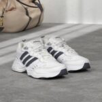 ⁦adidas Strutter mens Fitness and Exercise Sneakers⁩ - الصورة ⁦2⁩