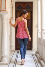 ⁦ياش غاليري بلوزة بدون اكمام مطبوعة للنساء من بانديج⁩ - الصورة ⁦2⁩