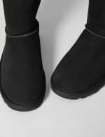 ⁦حذاء نسائي أنيق من UGG Bailey Bow Ii⁩ - الصورة ⁦8⁩