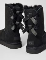 ⁦حذاء نسائي أنيق من UGG Bailey Bow Ii⁩ - الصورة ⁦7⁩