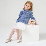 ⁦جاكيت جينز للبنات من ميبات مزين بالترتر بازرار وجيب واكمام طويلة معطف جينز للاطفال⁩ - الصورة ⁦9⁩