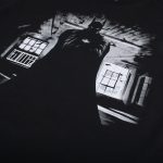 ⁦تي شيرت باتمان داكن للرجال⁩ - الصورة ⁦4⁩