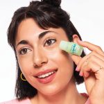 ⁦ايسنس قلم برايمر جيلي جريب تحت العين⁩ - الصورة ⁦4⁩