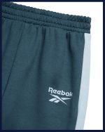 ⁦ريبوك طقم بنطلون للاولاد - 3 قطع من تي شيرت تريكو باكمام قصيرة وجاكيت رياضي بسحاب وسروال رياضي للاولاد⁩ - الصورة ⁦5⁩