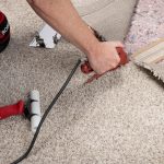 ⁦روبرتس سجادة تحتية من كيو اي بي كو انك، بلاستيك معدني، احمر، عبوة من قطعة واحدة⁩ - الصورة ⁦2⁩