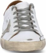 ⁦حذاء رياضي كلاسيك ابيض سوبر ستار من جولدن جوس، حذاء رياضي للمدرسة، حذاء رياضي عصري كاجوال من الجلد برقبة منخفضة، للفتيان⁩ - الصورة ⁦3⁩