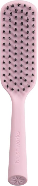 ⁦براش ووركس فرشاة شعر بشعيرات من سليك باك - فرشاة تصفيف بشعيرات نايلون متينة للحصول على ذيل حصان ناعم وانيق وكعك وتحديثات - تصميم منحني لترويض الذباب مصنوعة من مواد معاد تدويرها بنسبة 95%⁩ - الصورة ⁦6⁩