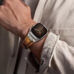 ⁦أساور جلدية لساعة ابل الترا مقاس 49 ملم 46 ملم 45 ملم 44 ملم 42 ملم، سوار بديل من الجلد المتين والمتين مع موصل معدني أصلي للنساء والرجال لساعة اي ووتش الترا 10 9 8 7 6 5 4 3 SE⁩ - الصورة ⁦6⁩