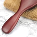 ⁦يو-هومي فرشاة شعر من الخشب الطبيعي، فرشاة شعر للنساء والرجال والاطفال للشعر الكثيف والمجعد والرقيق والطويل والمبلل او الجاف تضيف لمعانا وتجعل الشعر ناعمًا⁩ - الصورة ⁦4⁩