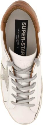 ⁦حذاء رياضي كلاسيك ابيض سوبر ستار من جولدن جوس، حذاء رياضي للمدرسة، حذاء رياضي عصري كاجوال من الجلد برقبة منخفضة، للفتيان⁩ - الصورة ⁦5⁩