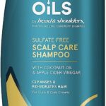 شامبو مرطب رويال اويلز من هيد اند شولدرز، مضاد للقشرة والعلاج للشعر الطبيعي والمجعد والملتف، غني بزيت جوز الهند وخل التفاح، خالٍ من الكبريتات والبارابين والصبغات، سعة 12.8 اونصة سائلة