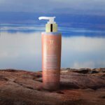 ⁦ريفاج غسول الوجه ناتشورال ديد مينيرالز جل منعش 180 مل ثنائي المفعول للتنظيف والحماية معزز بملح البحر الميت⁩ - الصورة ⁦2⁩