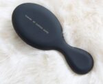 ⁦YP Select Mini Air Cushion Comb Portable Massage Dry And Wet Cosmetic Comb Black⁩ - الصورة ⁦3⁩