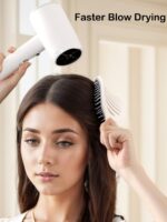 ⁦فرشاة شعر ذاتية التنظيف من لوفاكا، فرشاة فك تشابك منحنية بفتحات تهوية مع ازالة الشعر بنقرة واحدة، سهلة التنظيف، تجفيف أسرع للشعر الرطب والجاف، للاستخدام للنساء والرجال والاطفال (ابيض)⁩ - الصورة ⁦4⁩