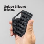 ⁦اداة تدليك وخطاف لفروة الرأس، اداة تنظيف وحامل ادوات الزينة من السيليكون، ملحقات الدش والحمام، تتميز بتقنية قبضة السيليكون، قابلة للازالة واعادة الاستخدام (اسود)⁩ - الصورة ⁦2⁩