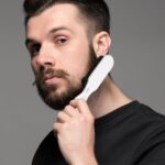 ⁦3 قطع من فرشاة اللحية للرجال، 2 قطعة فرشاة تنظيف حلاقة و1 مشط محمول، فرشاة الحلاقة، مجموعة فرش اللحية، لوازم الحلاقين، فرشاة تنظيف الحلاقين للمنزل وصالونات التجميل⁩ - الصورة ⁦5⁩