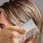 ⁦فيلكيس مشط شعر ولحية للرجال من الستانلس ستيل بحجم بطاقة الائتمان، مشط جيب محمول مضاد للكهرباء الساكنة مع فتاحة زجاجات لتصفيف الشعر والتصفيف⁩ - الصورة ⁦2⁩