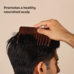 ⁦مشط خشبي لفك تشابك الشعر من ساكريد جروف | مشط باسنان عريضة | يساعد على منع التجعد | 47 غرام⁩ - الصورة ⁦5⁩