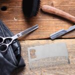 ⁦فيلكيس مشط شعر ولحية للرجال من الستانلس ستيل بحجم بطاقة الائتمان، مشط جيب محمول مضاد للكهرباء الساكنة مع فتاحة زجاجات لتصفيف الشعر والتصفيف⁩ - الصورة ⁦9⁩