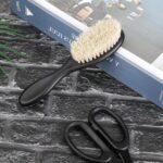 ⁦مجموعة فرش حلاقة من لانجثيرينج مكونة من قطعتين بمقبض خشبي من الالياف الطبيعية - فرشاة تصفيف اللحية ومنفضة للرقبة وفرشاة تنظيف للعناية بالرجال⁩ - الصورة ⁦9⁩