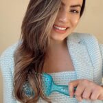 ⁦فرشاة فك تشابك الشعر من اف اتش اي هيت بدون ألم لجميع أنواع الشعر الرطب أو الجاف — شعيرات مضادة للكهرباء الساكنة من نوع DuoFlex المتينة، مقبض خفيف الوزن، فرشاة شعر مهوَّأة، أزرق الياقوت⁩ - الصورة ⁦4⁩